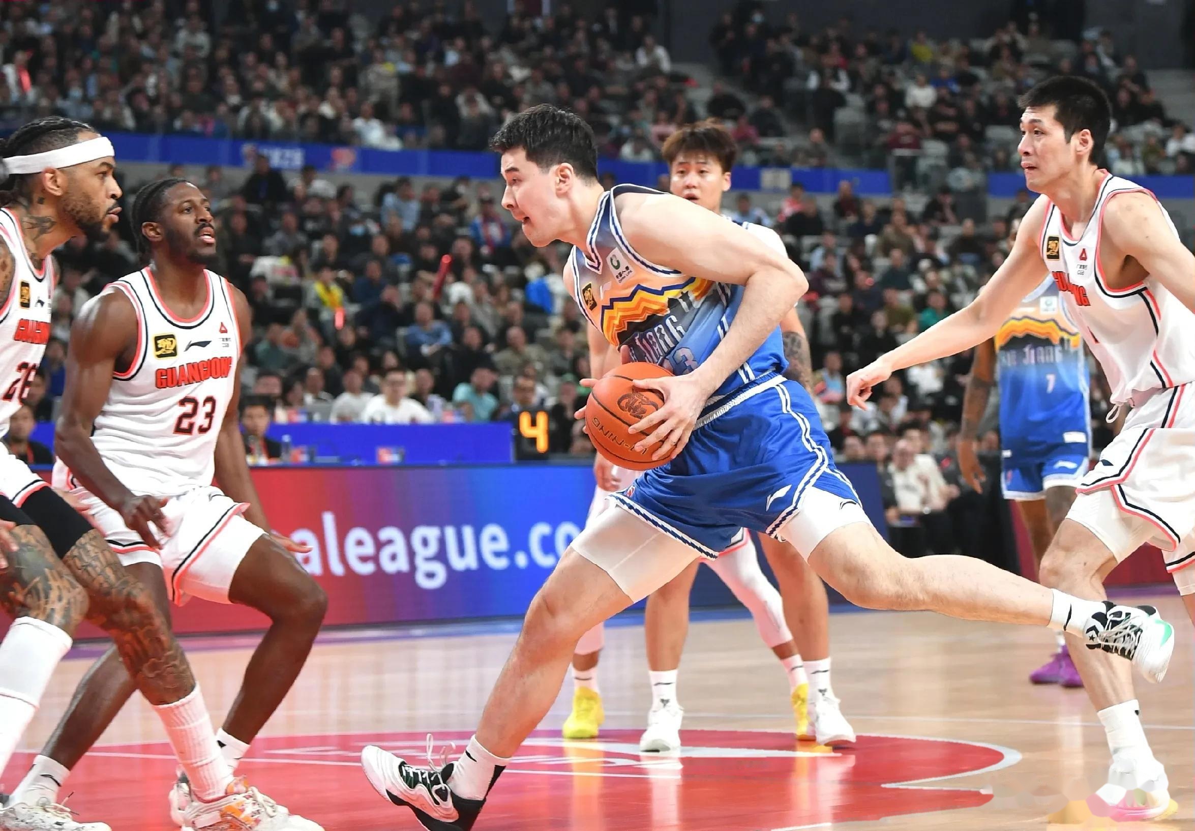 关于新疆队的禁区进攻，击败对手获得胜利的信息