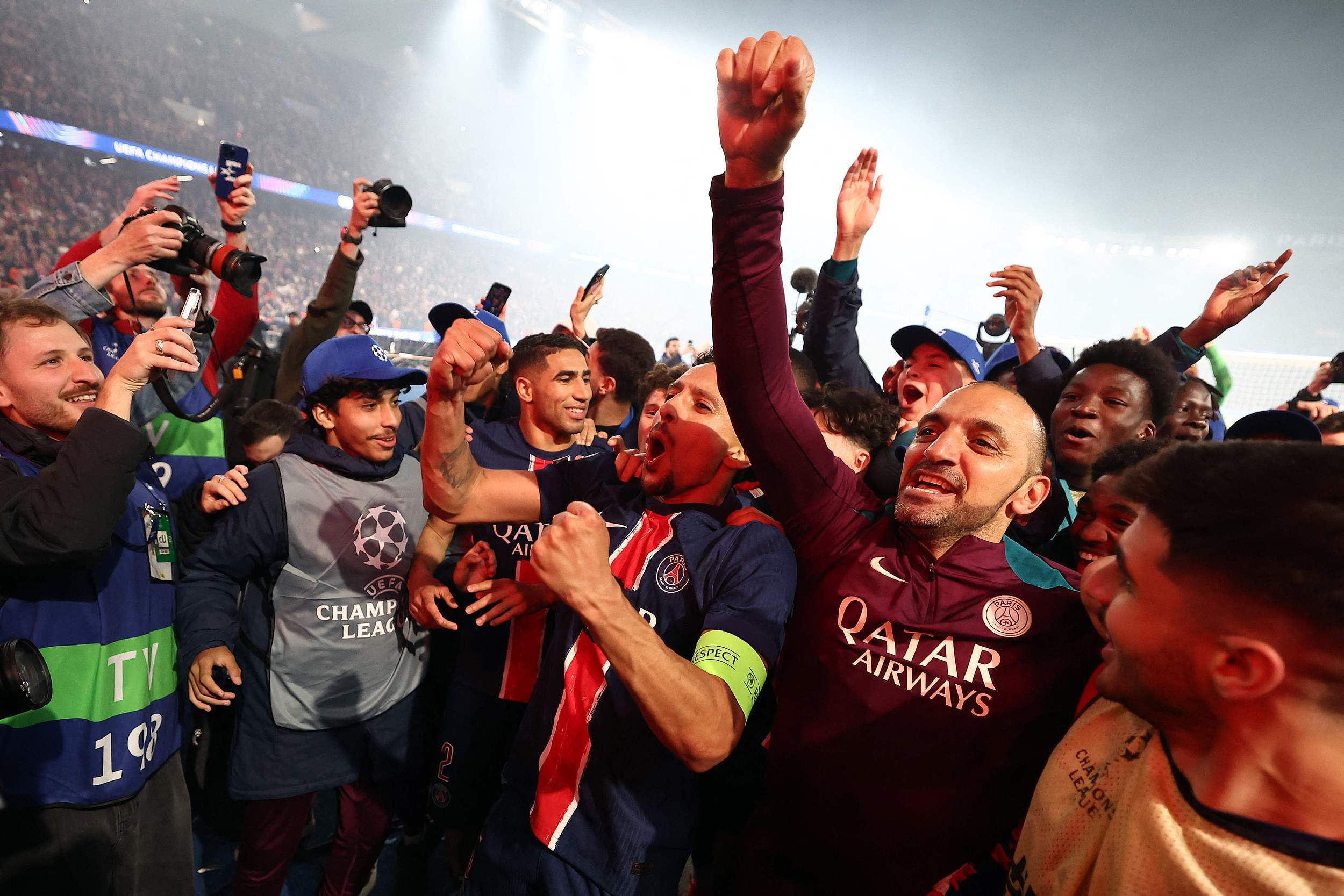 包含法国队蓄势待发，将在与瑞士的友谊赛中进行最后测试的词条