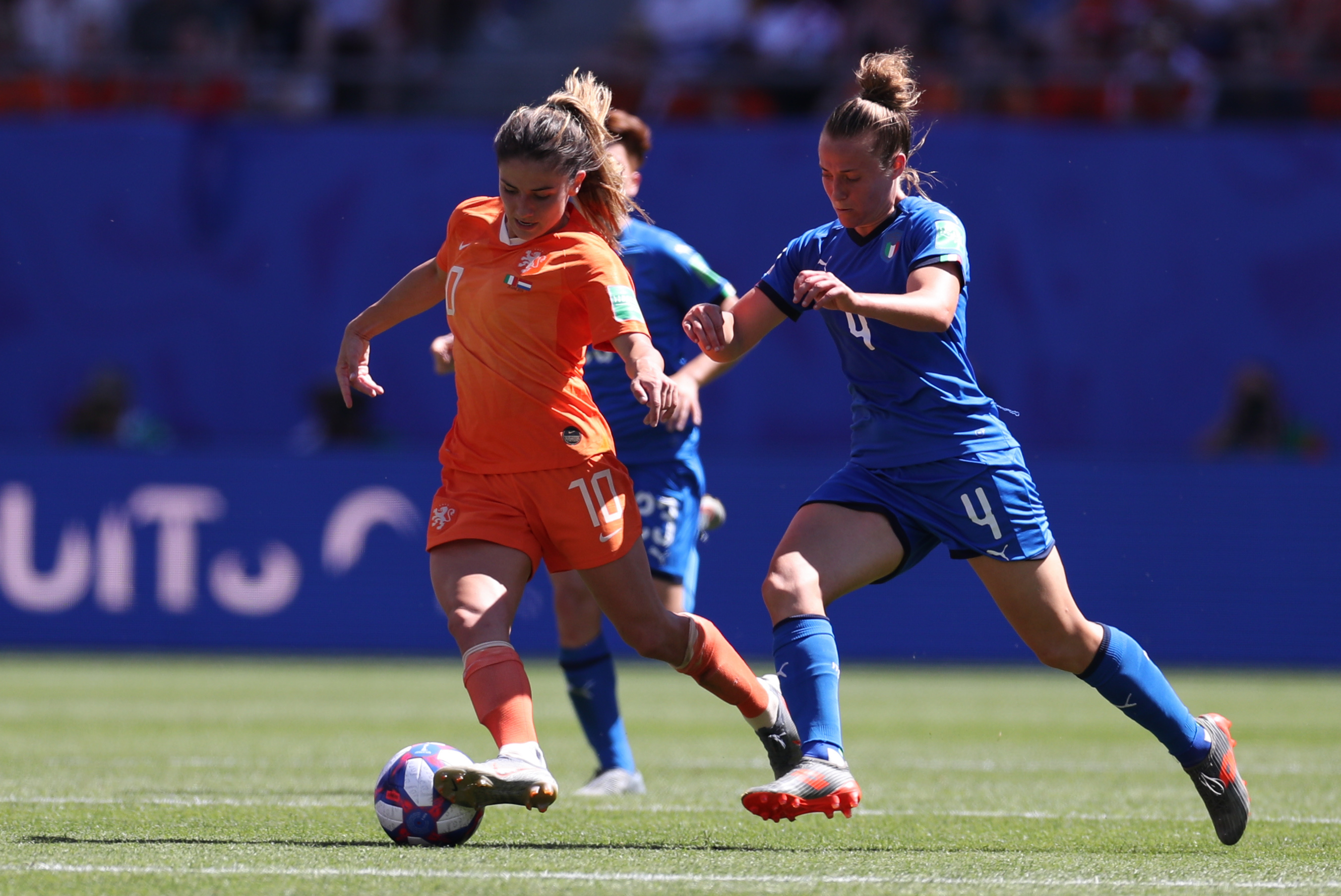 瓦朗谢纳主场落败,遭遇困顿的简单介绍 瓦朗谢纳主场落败,遭遇困顿的简单介绍