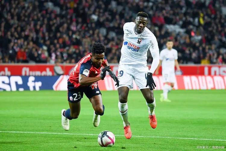 亚眠中场控制比赛，稳定节奏