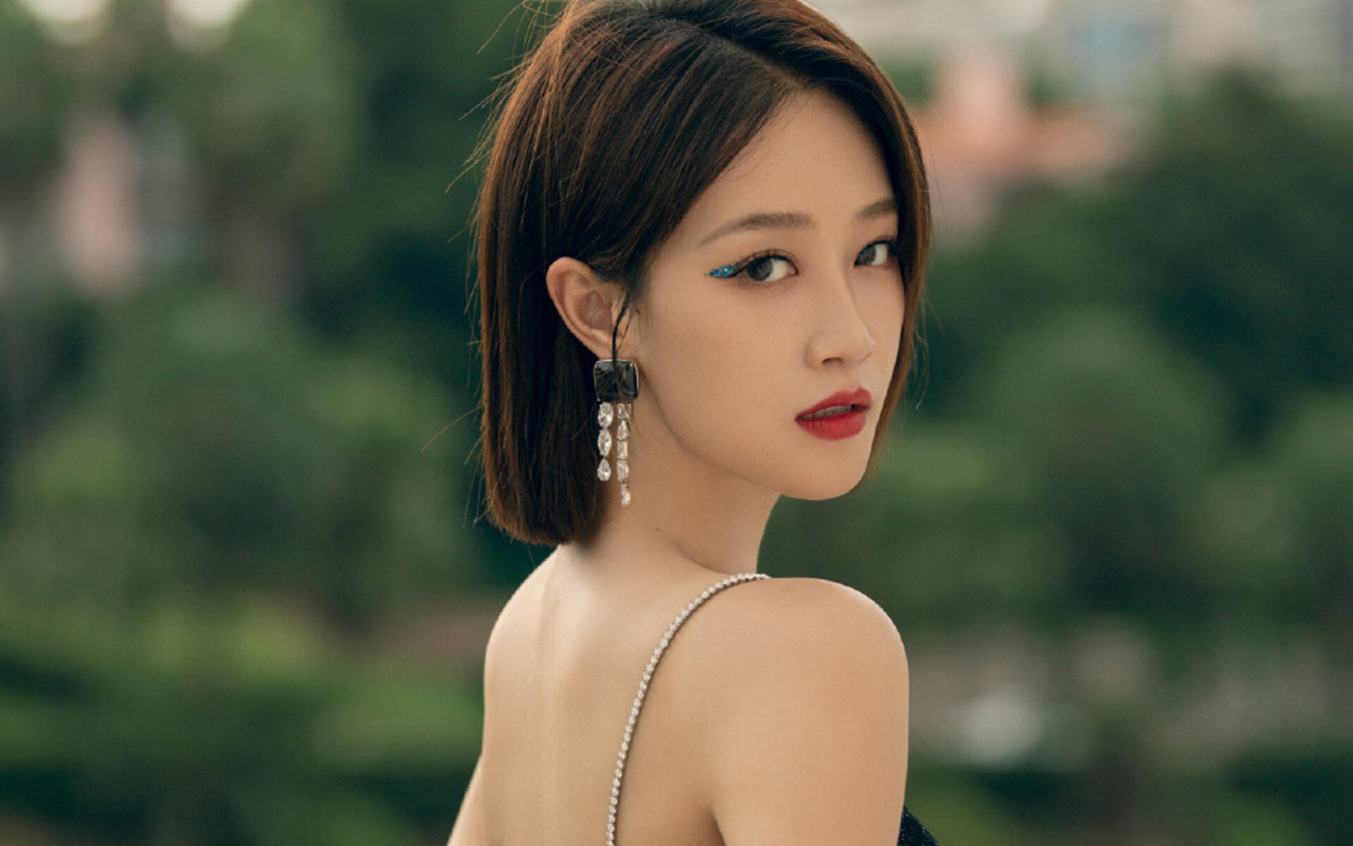 双面梅西,他曾在决赛斩落曼联,如今却化身红魔晋级罗马的间接推手