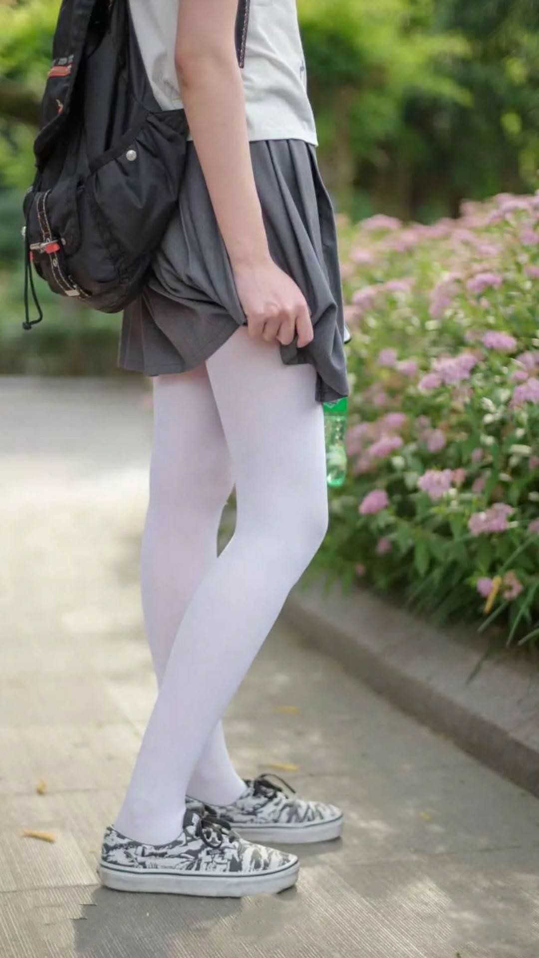 充满了戏剧性和反转的可能性。我先为你构思一个能抓住眼球、体现唯一性的文章标题,然后再根据这个标题展开一篇完整的文章